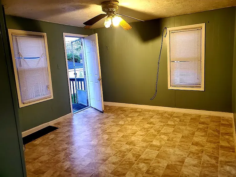 2231 Chase St — Photo 5