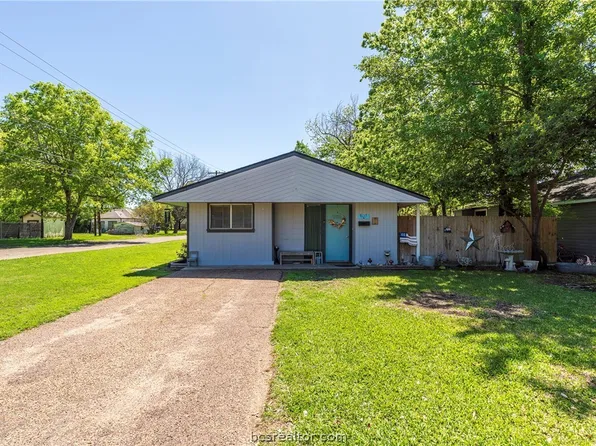 601 Wheelock St, Hearne, TX 77859