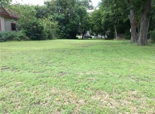 106 S Walnut St, Cleburne, TX 76033