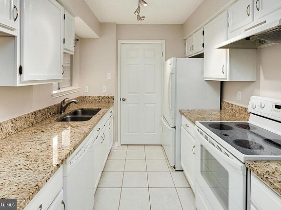 5th image of 1524 Lincoln Way APT 225