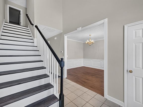 2nd image of 165 Bainbridge Dr