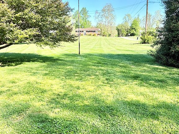 3rd image of 226 Wright Ln