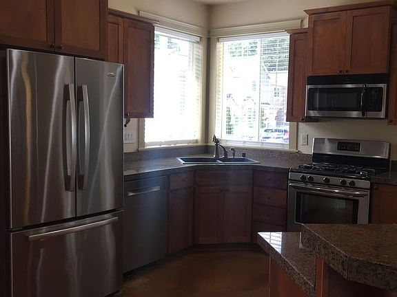 5th image of 5207 NE 74th Ct