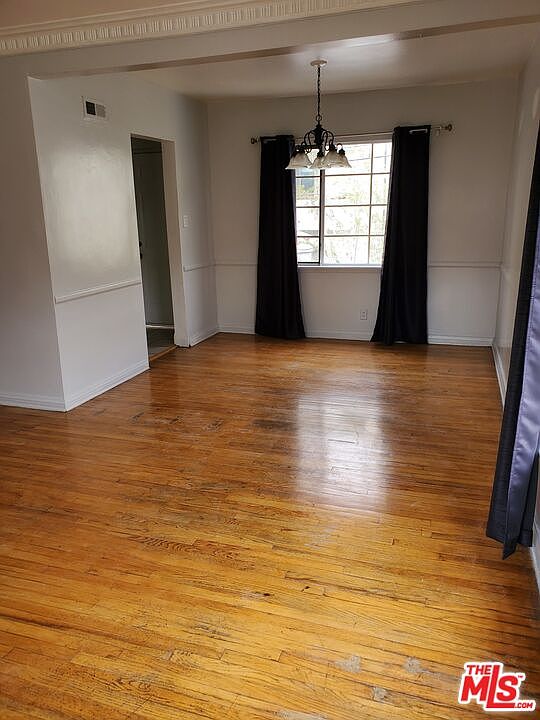 1st image of 127 N Clark Dr