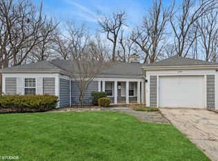 238 Pierce Rd, Highland Park, IL 60035