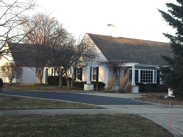 2nd image of 845 Oak Knoll Dr