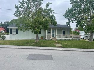 302 W Church St, Swansboro, NC 28584