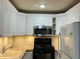 825 Portsdown Rd, Ballwin, MO 63011