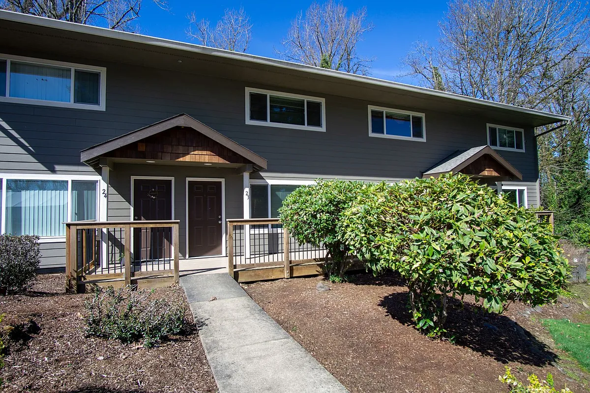 Building Photo - 3595 Cedaroak Dr #23
