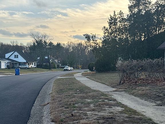 Exterior Neighborhood (street photo)