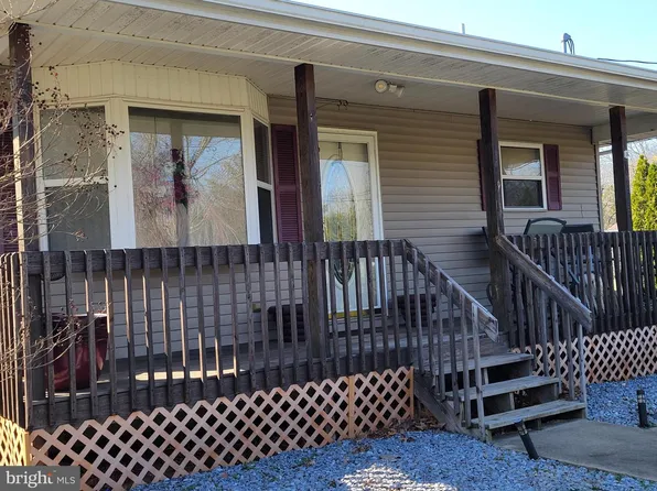 49 Wallace St, Elmer, NJ 08318