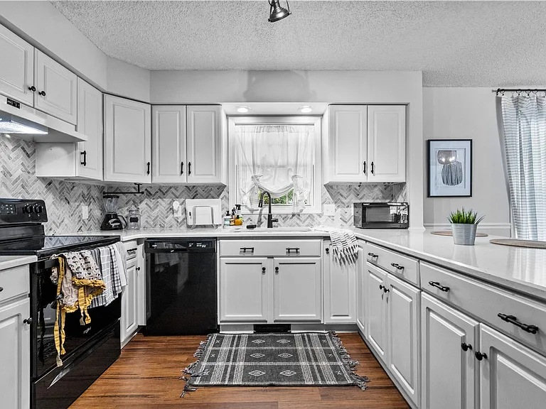 1380 Monticello Dr — Photo 18
