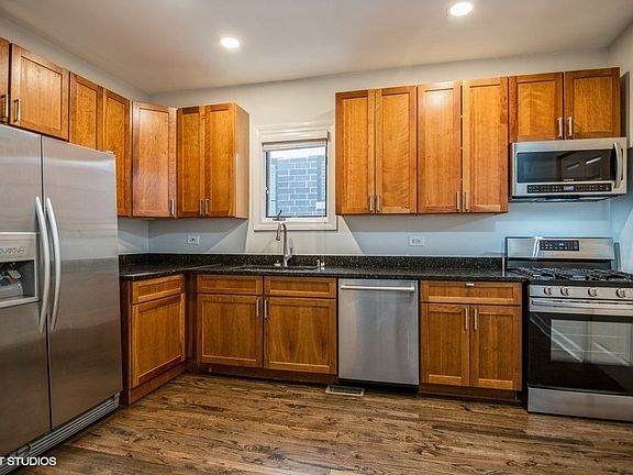 2nd image of 2537 N Wayne Ave APT 1R