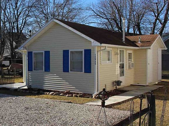 2nd image of 10925 W Ferndale Dr