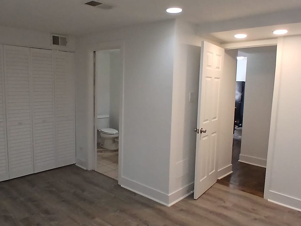 1st image of 1327 N Avers Ave #1