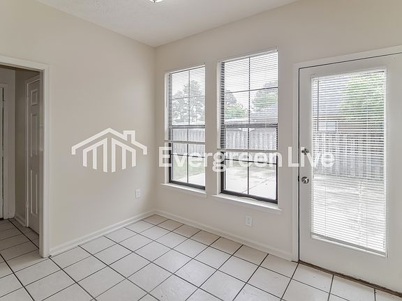 4th image of 3809 Oak Ave