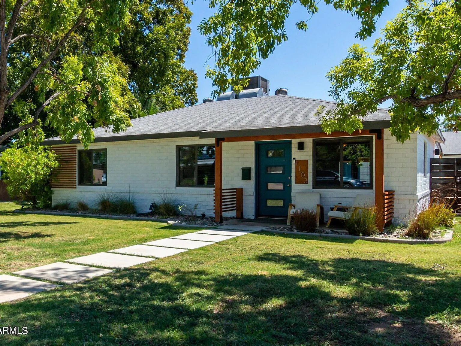 3 bed, 2.0 bath, 1628 sqft, $3,400 — Photo 2