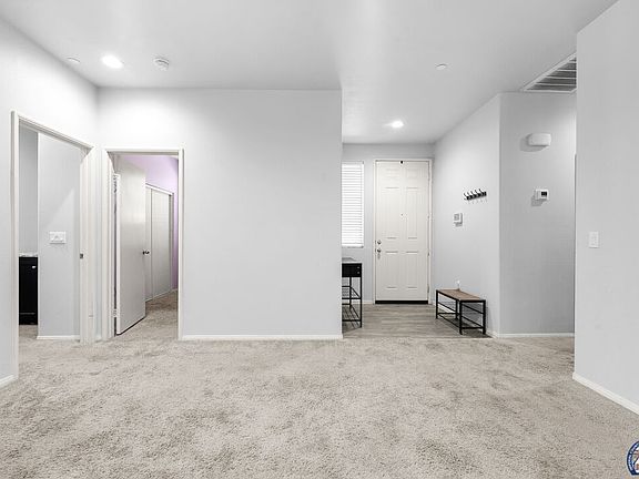 3rd image of 2729 Meadowbrook Dr