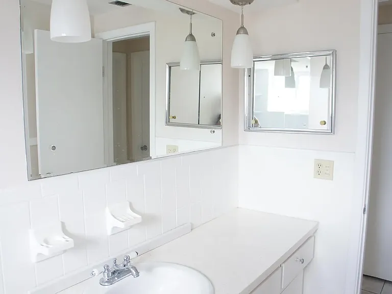 7608 Camelot Rd — Photo 11
