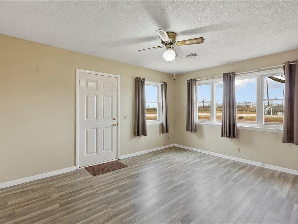 215 S Main St, Mondamin, IA 51557 Zillow