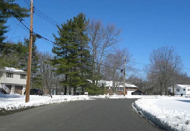 2nd image of 32 Van Ethel Dr