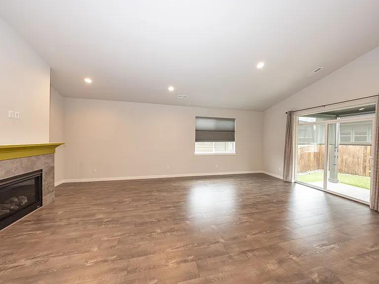 4507 NE 182nd St — Photo 8