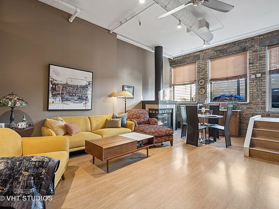 3rd image of 1111 W Cornelia Ave APT 207