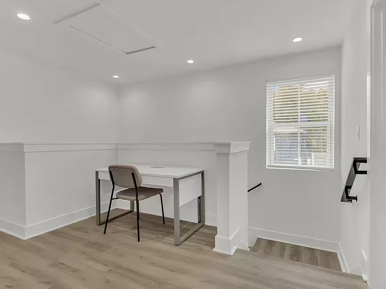 1307 E Harding St — Photo 14