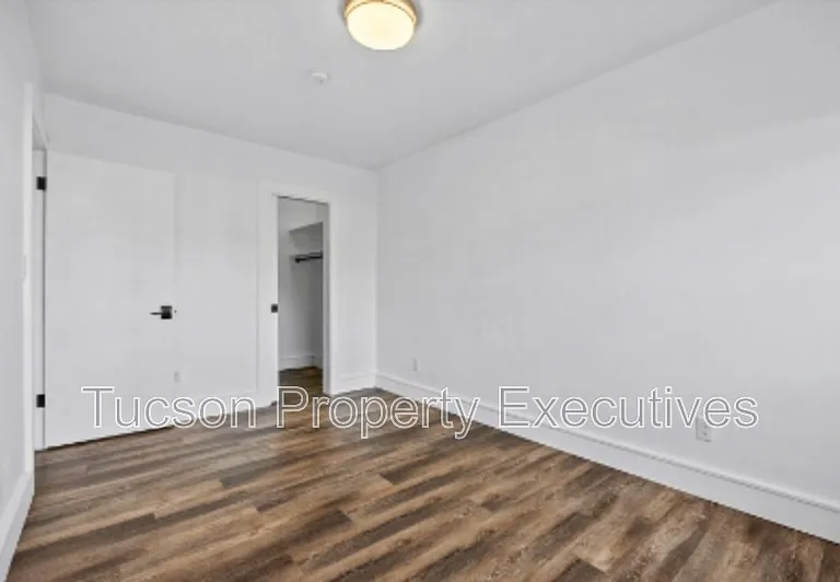 824 E 10th St #D — Photo 14