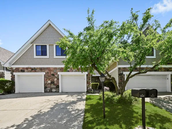 2569 Essex Dr, Northbrook, IL 60062