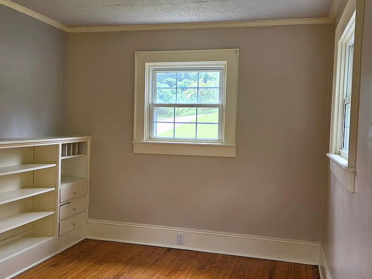 236 Charlotte Rd — Photo 4