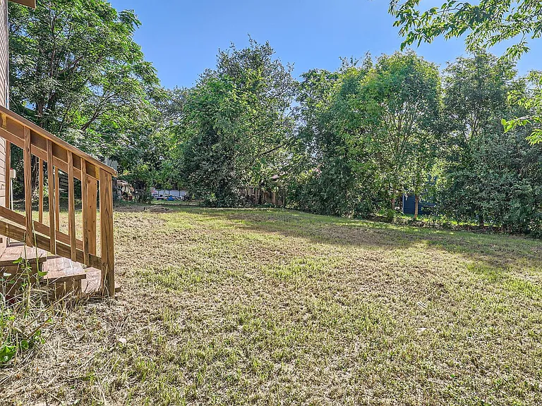11007 Elm St — Photo 24