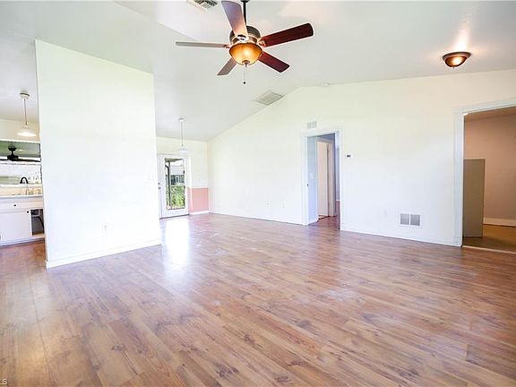 3rd image of 2528 SW 12th Ave