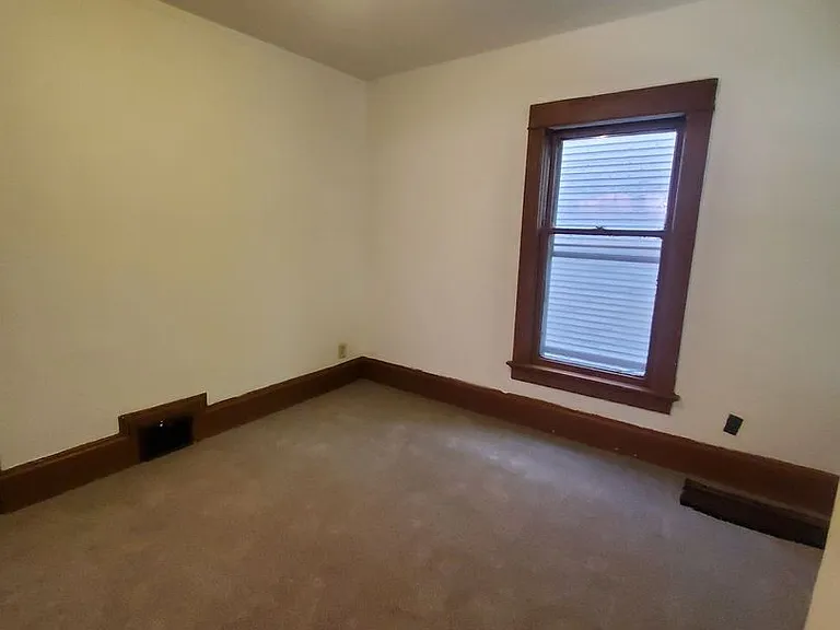 3416 W Walnut St — Photo 2