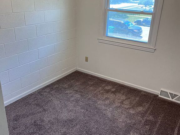 4th image of 2100 W Bremer Ave #2102