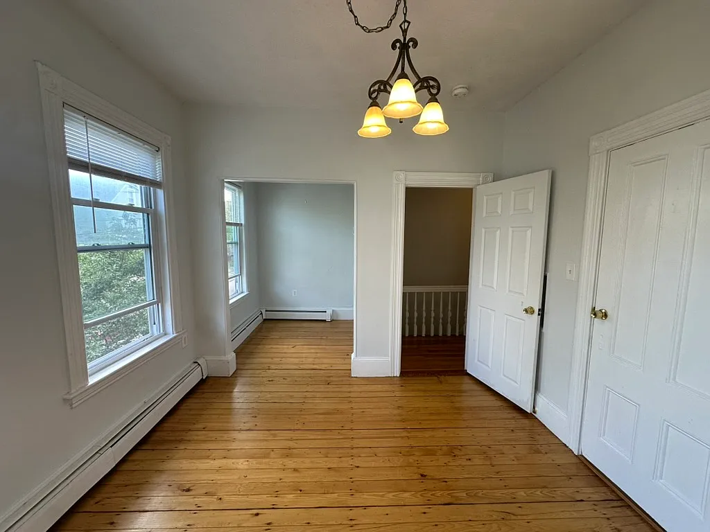 2 bed, 800 sqft, $2,300 — Photo 2