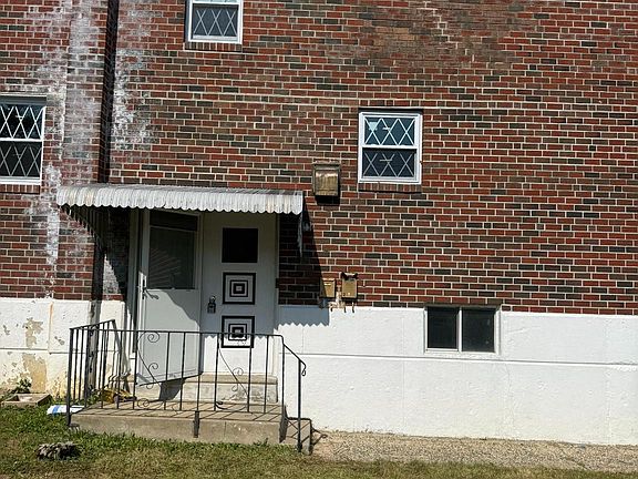 4th image of 3658 Genesee Dr