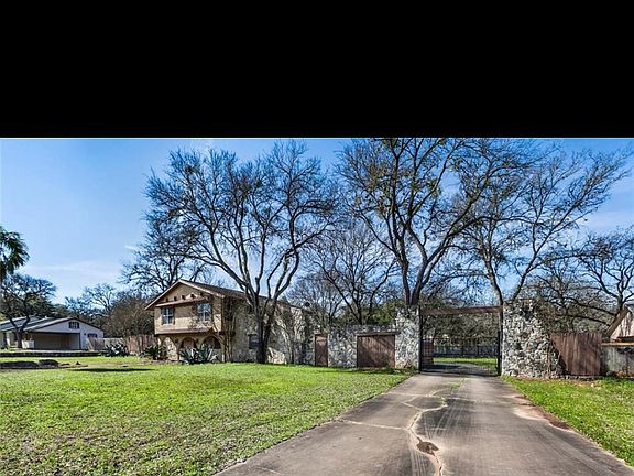 3rd image of 10912 Shady Hollow Dr