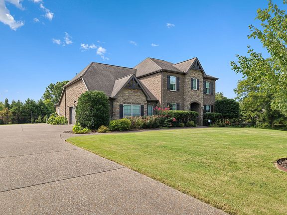 2nd image of 1163 Blackshear Dr