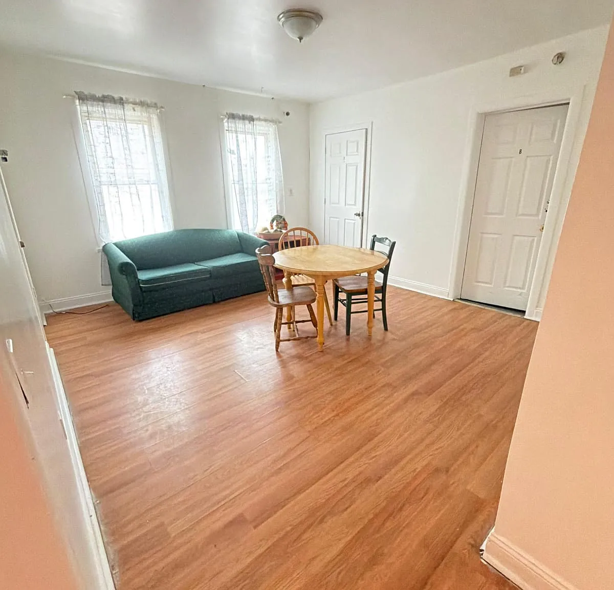 6 bed, 1247 sqft, $1,500 — Photo 2