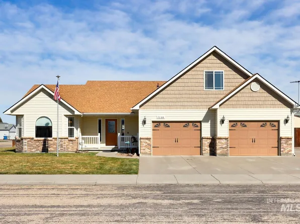 1300 NW Pintail St, Mountain Home, ID 83647