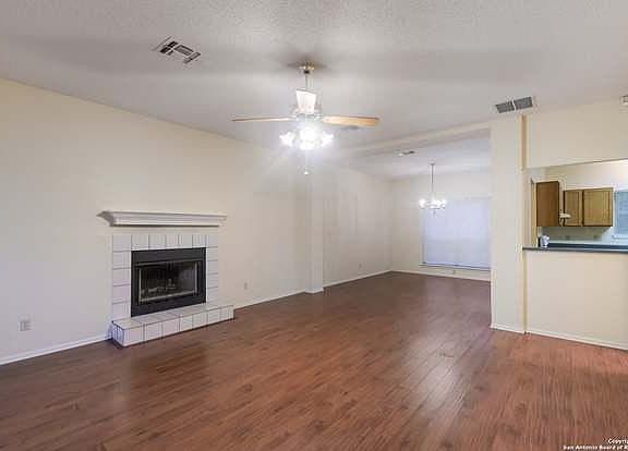 3rd image of 2614 Adams Cir