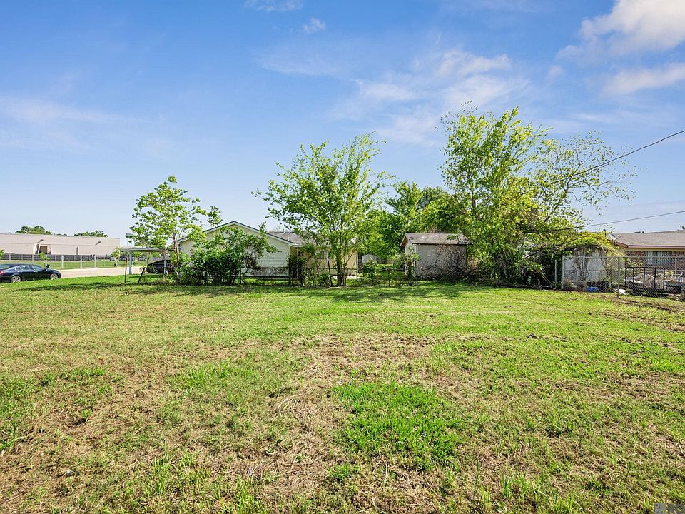 2nd image of 3660 Dickens Dr
