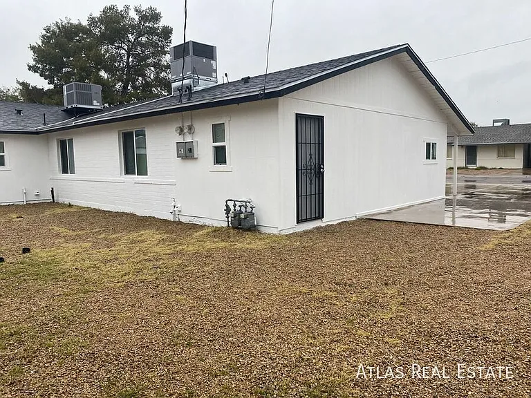 1753 W Brown St — Photo 4
