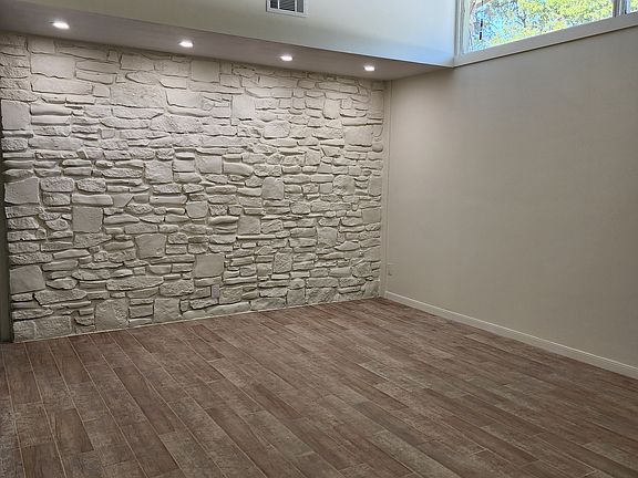 2nd image of 2801 Lovell Dr #A
