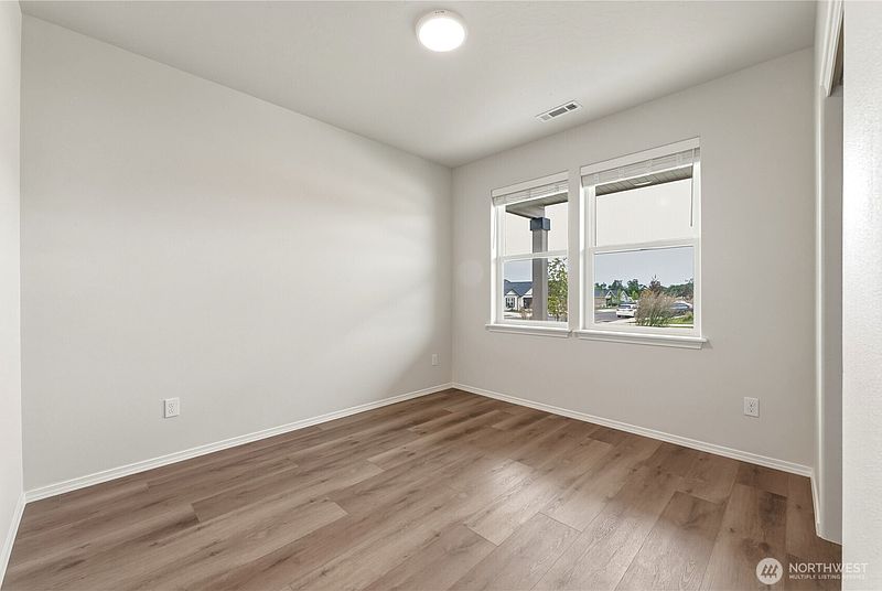 4th image of 643 Ava Street