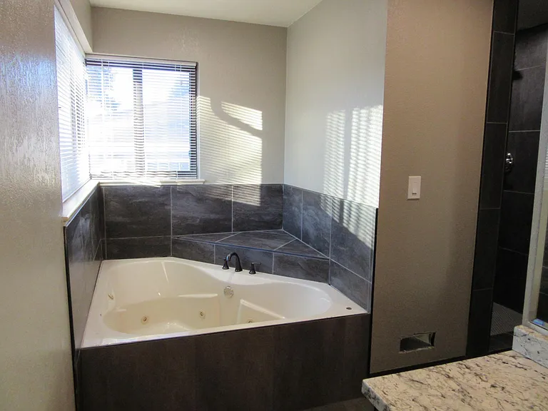 440 Dover St — Photo 17