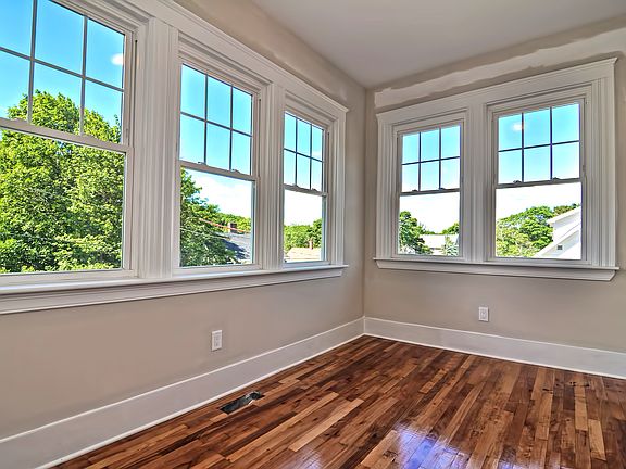 5th image of 18 Sunnyside Ave