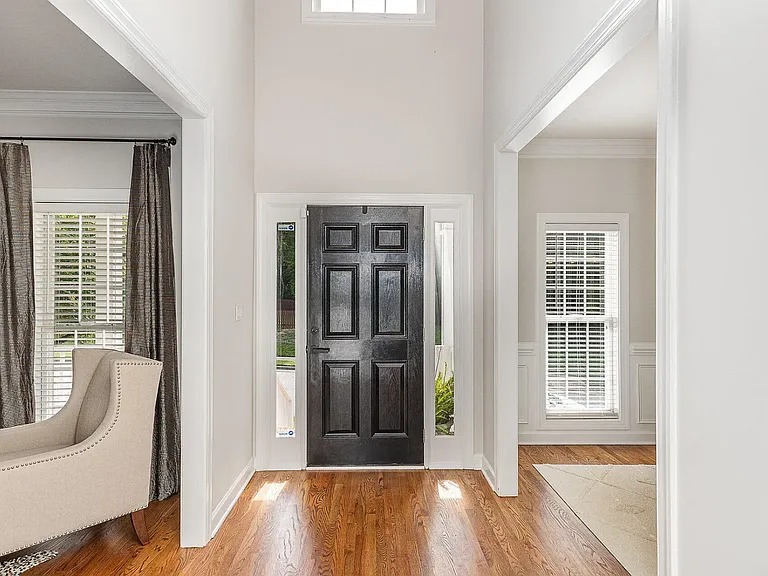 8400 Hobhouse Cir — Photo 3