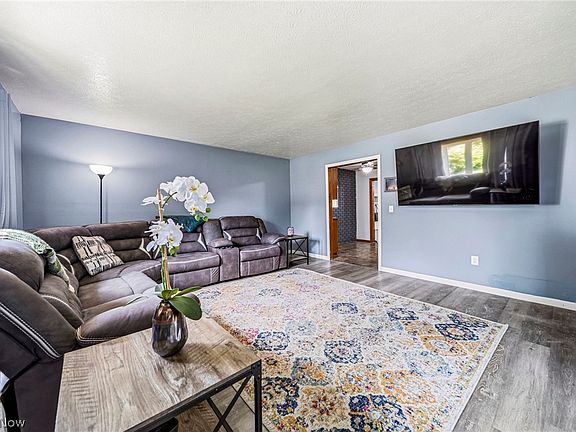2nd image of 7519 Pinehurst Dr
